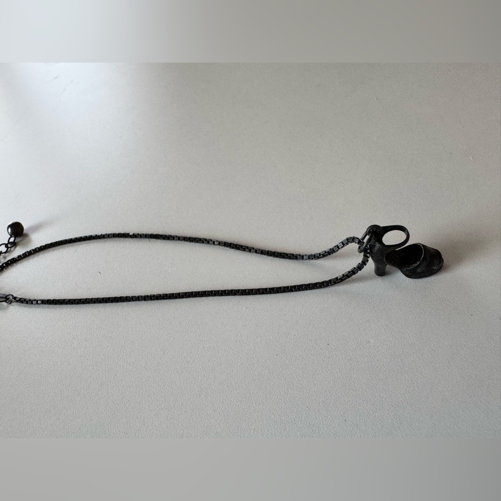 Black mini heel Pendant Necklace